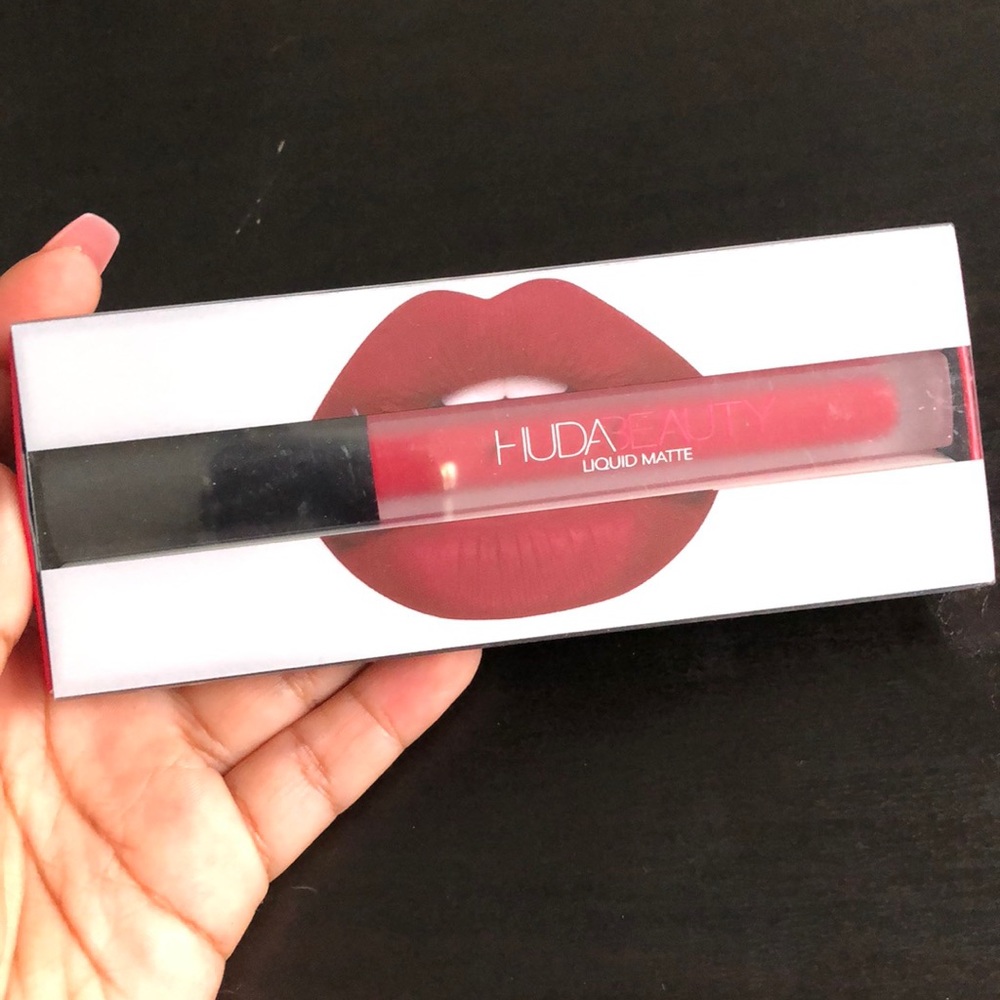 Huda beauty lipstick in heartbreaker